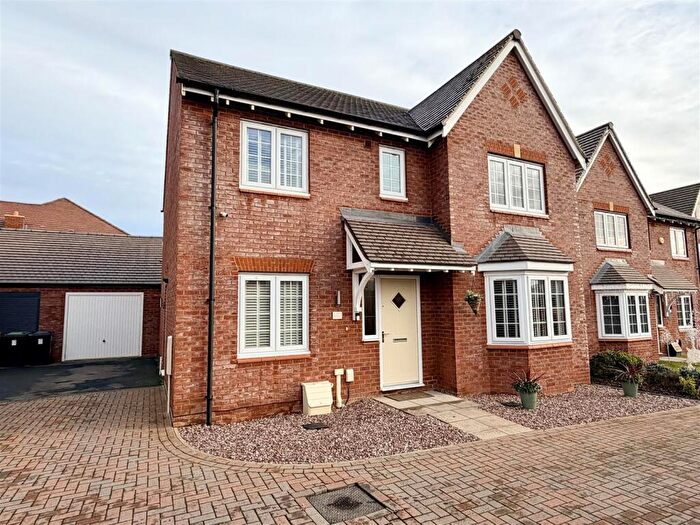 4 Bedroom Detached House For Sale In Farthington Drive, Royal Park, CV11