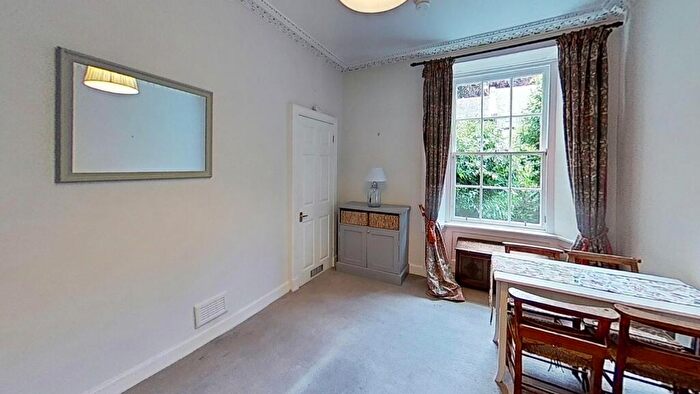 2 Bedroom Flat To Rent In Cumberland Street, Edinburgh, Midlothian, EH3
