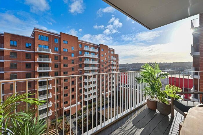 3 Bedroom Flat For Sale In Lombard Square, Greenwich, SE28