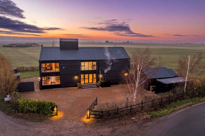 5 Bedroom Property For Sale In Whittlesey Road, March, Cambridgeshire, PE15