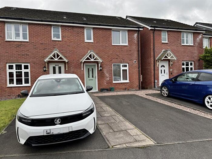 3 Bedroom Semi-Detached House For Sale In Dol Y Dderwen, Bonllwyn, Ammanford, SA18