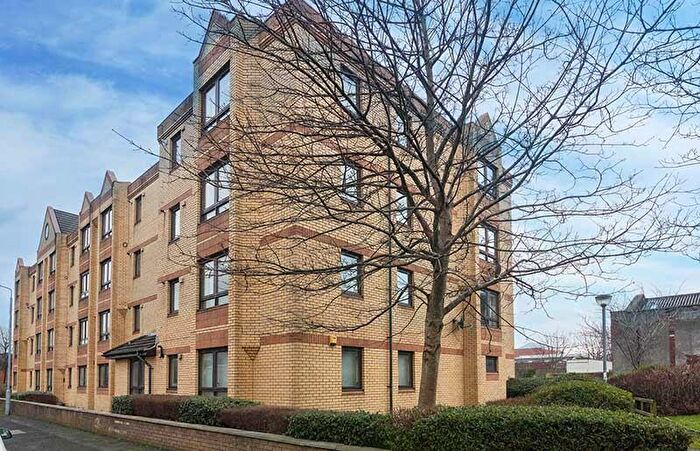2 Bedroom Flat To Rent In Middlesex Gardens, Glasgow, Glasgow City, G41