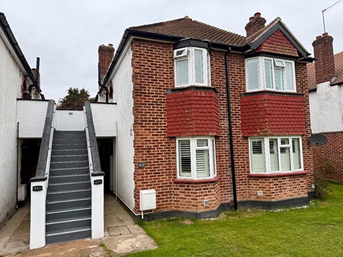 3 Bedroom Maisonette For Sale In Shepperton, Surrey, TW17