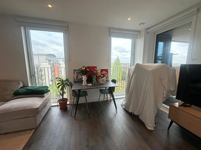 1 Bedroom Flat To Rent In Hopsedge Heights, E10
