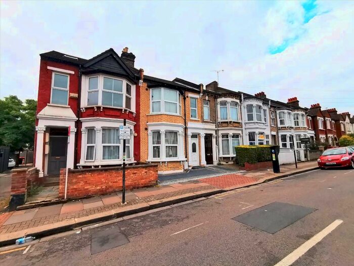 1 Bedroom Flat To Rent In Mellison Road, London, SW17