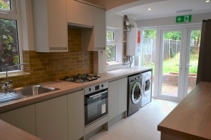 5 Bedroom Terraced House To Rent In St. Bartholomews Road, Reading, RG1