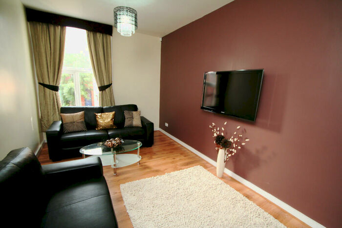 9 Bedroom House To Rent In Hyde Park Road, Leeds, LS6