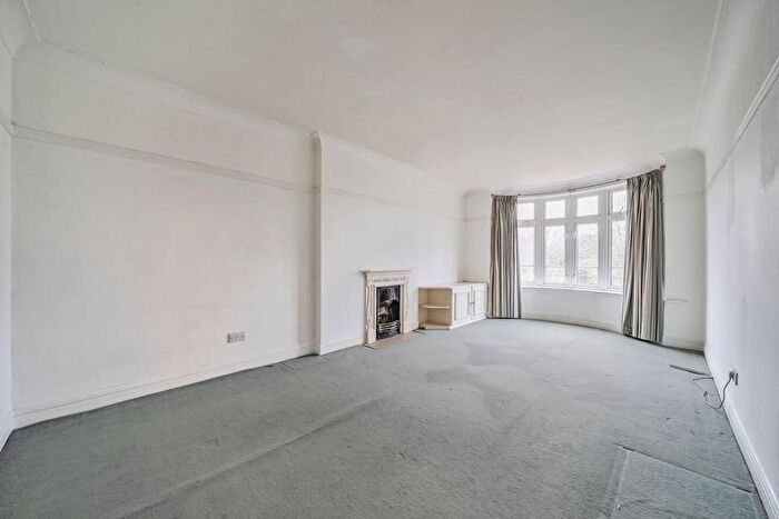 2 Bedroom Flat For Sale In Fulham High Street, Fulham, London, SW6
