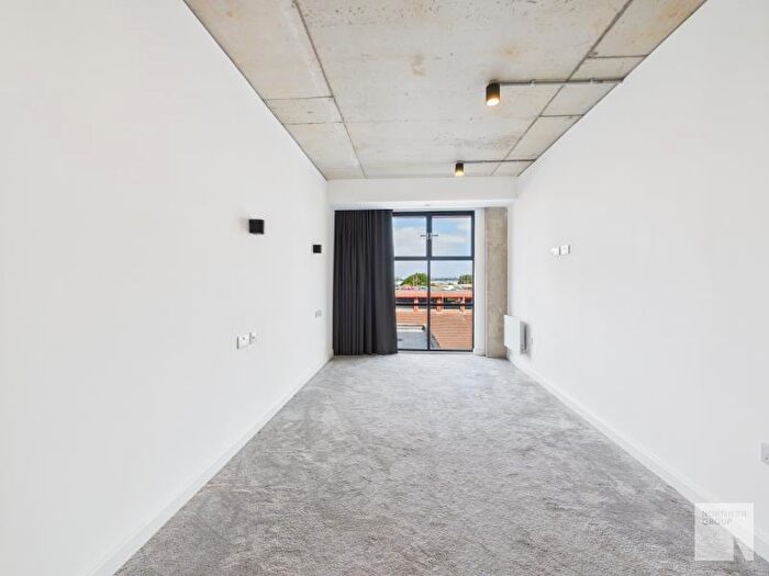 2 Bedroom Apartment To Rent In Apt . :: One Silk Street, M4