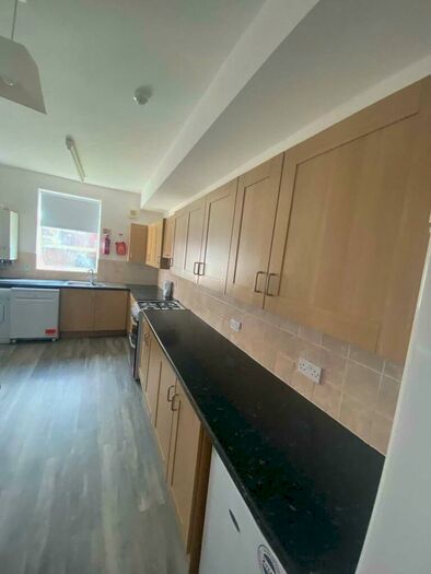 5 Bedroom Semi-Detached House To Rent In Derby Road, M14