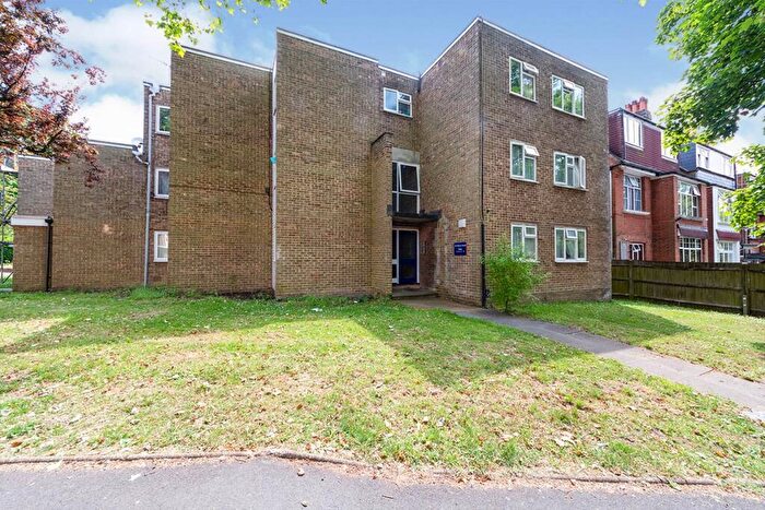 2 Bedroom Flat To Rent In Albion Road, Sutton, Surrey, SM2