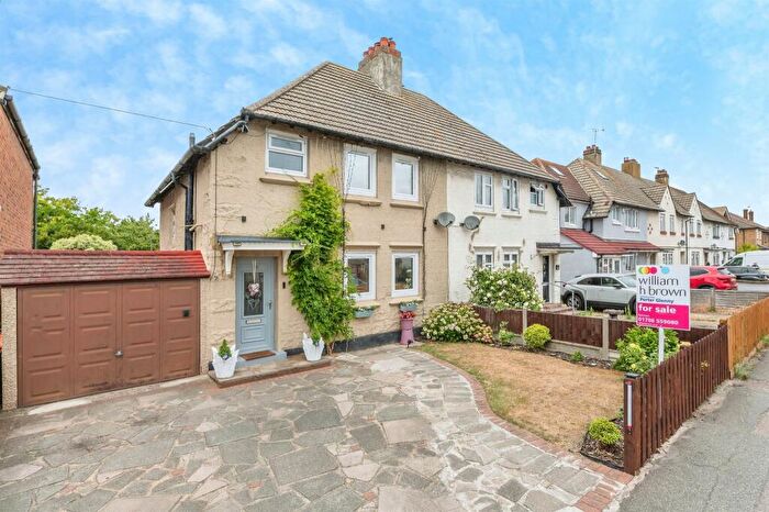 3 Bedroom Semi-Detached House For Sale In South End Road, Rainham, RM13