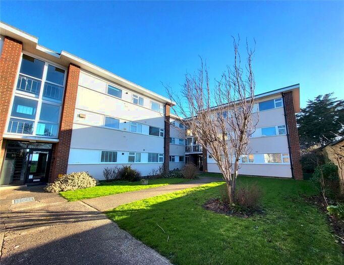 2 Bedroom Flat To Rent In Lord Warden Avenue, Walmer, Deal, CT14