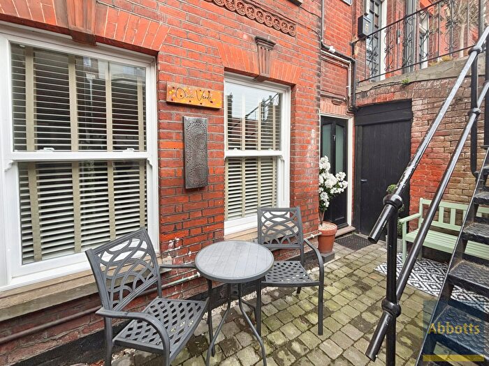 2 Bedroom Flat To Rent In Evington Flats, Cromer, NR27