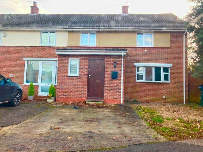 3 Bedroom Semi-Detached House To Rent In Edinburgh Close, Banbury, OX16