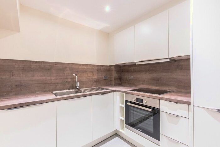 2 Bedroom Flat To Rent In Martlesham, Welwyn Garden City, AL7