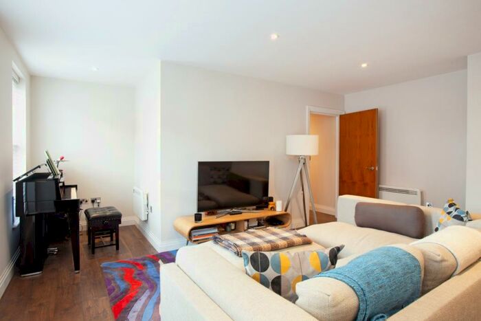 1 Bedroom Flat To Rent In London Road, Reigate, RH2