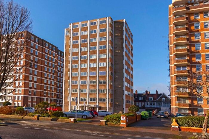 2 Bedroom Flat To Rent In Grand Avenue, Hove, BN3
