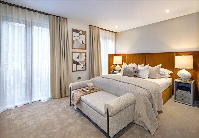 2 Bedroom Flat For Sale In Marylebone Mansions, Marylebone, W1H