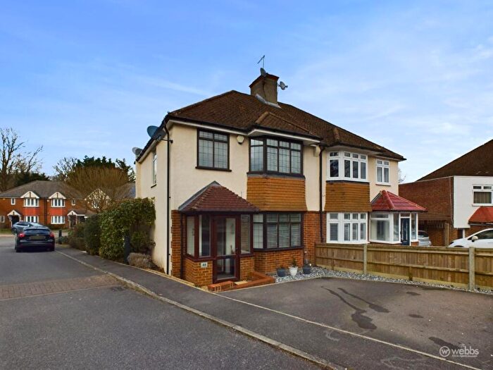 3 Bedroom Semi-Detached House For Sale In Crossways, South Croydon, CR2