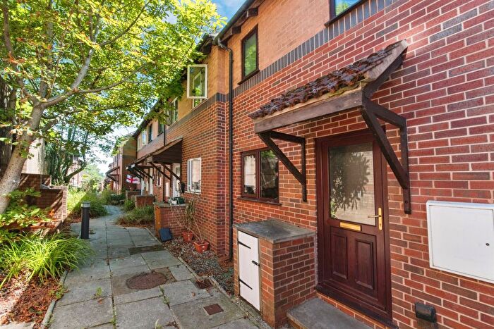 3 Bedroom Terraced House For Sale In Farm Hill, Exeter, EX4