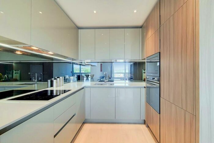 2 Bedroom Flat To Rent In High Street, Hornsey, London, N8