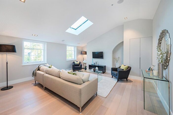 2 Bedroom Flat To Rent In Heathfield Terrace, Chiswick, London, W4