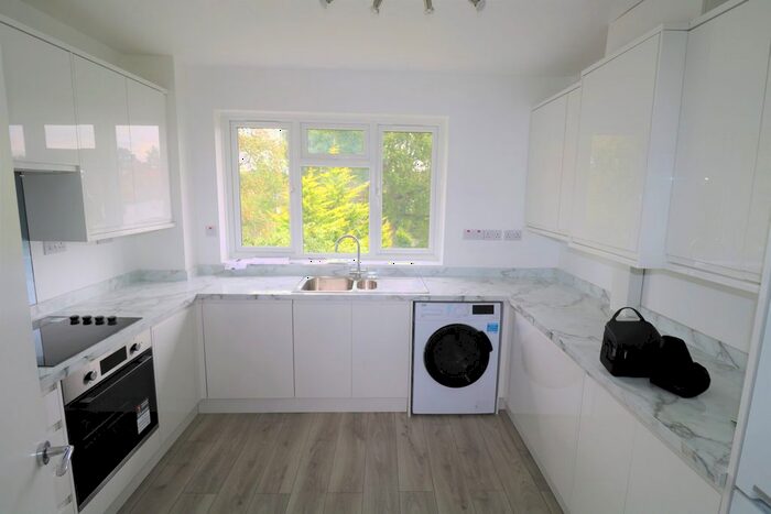 3 Bedroom Flat To Rent In Ashford Court, Cranmer Road Edgware, HA8