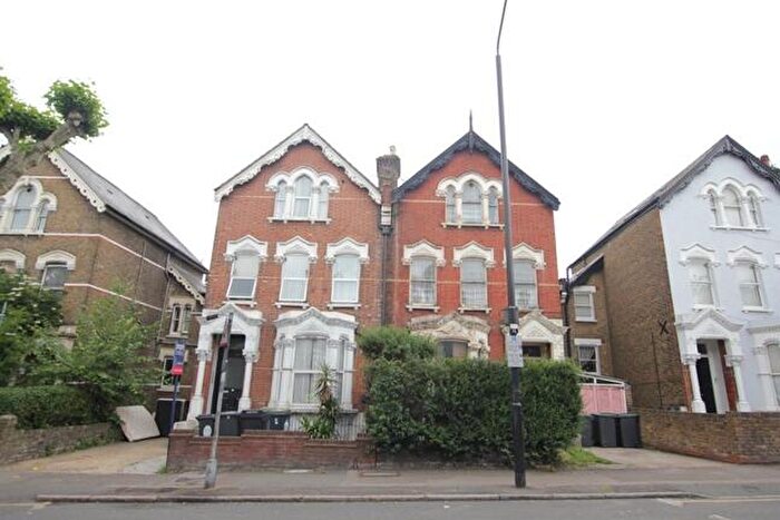 Apartment To Rent In Upper Tollington Pk, London, N4