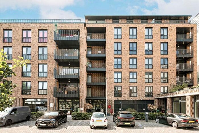 2 Bedroom Flat For Sale In Centric Close, Camden, NW1