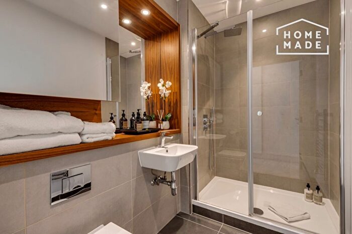1 Bedroom Flat To Rent In Ostro Tower, Canary Wharf, E14