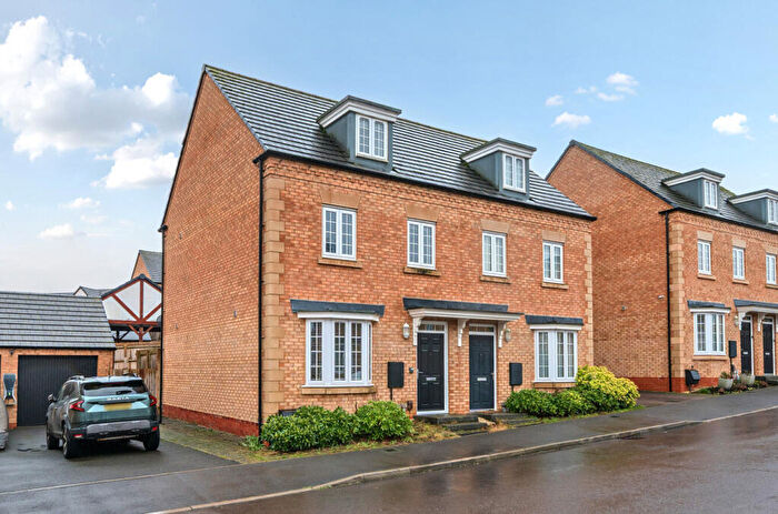 3 Bedroom Semi Detached House For Sale In Heron Drive, Witney, Oxfordshire, OX28