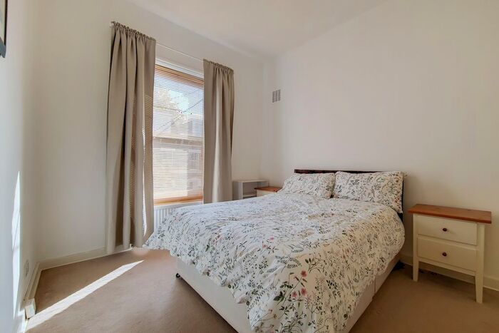 2 Bedroom Flat To Rent In Gratton Road, London, W14