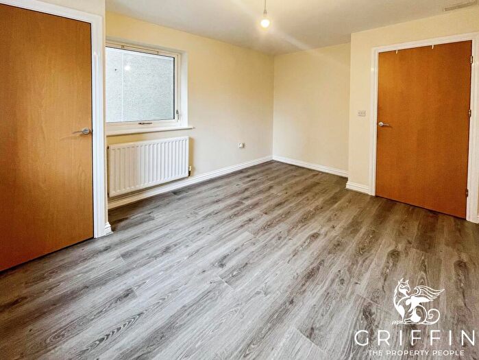 1 Bedroom Flat To Rent In Draper Close, Grays, RM20