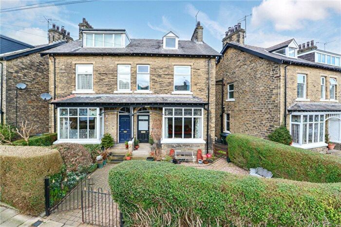4 Bedroom Semi Detached House For Sale In Avondale Crescent, Shipley, West Yorkshire, BD18