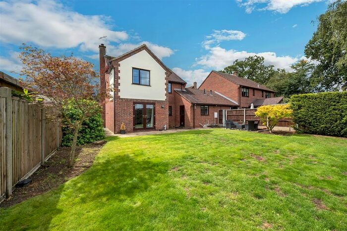 4 Bedroom Link Detached House For Sale In Oaklands, Woolpit, Bury St. Edmunds, IP30
