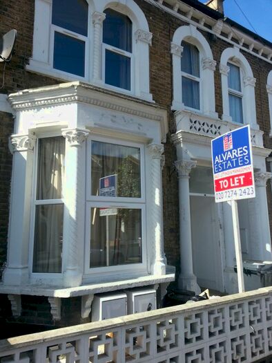 3 Bedroom Flat To Rent In Plato Road, London, SW2