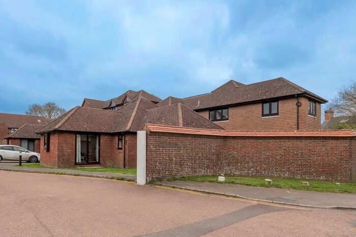 2 Bedroom Flat For Sale In Stonegate Way, Heathfield, TN21