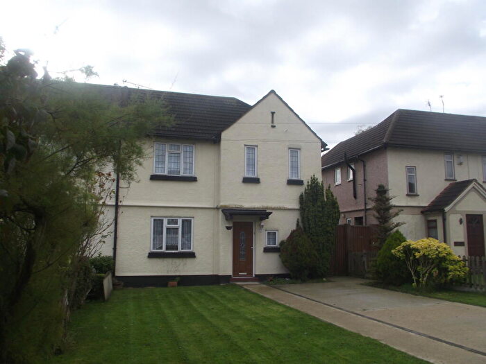 3 Bedroom House To Rent In Squirrels Heath Lane, RM3