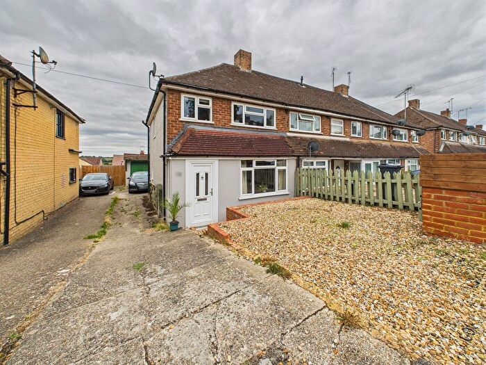 4 Bedroom End Terrace House For Sale In Thirlmere Avenue, Tilehurst, Reading, RG30