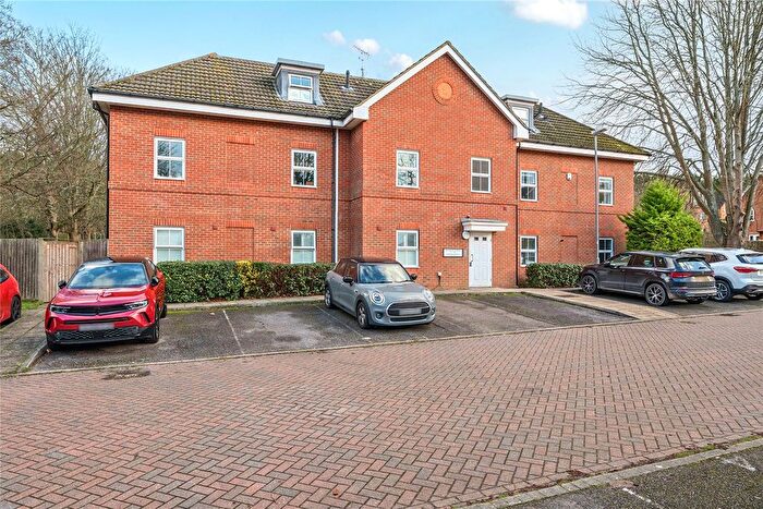 2 Bedroom Flat For Sale In Henderson Grove, Biggin Hill, Westerham, TN16