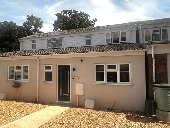 2 Bedroom Semi-Detached House For Sale In Fulmar Drive, Hythe, SO45