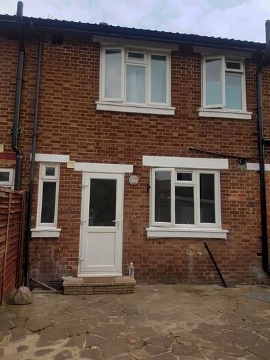 2 Bedroom Terraced House To Rent In Mead Road, Richmond, TW10