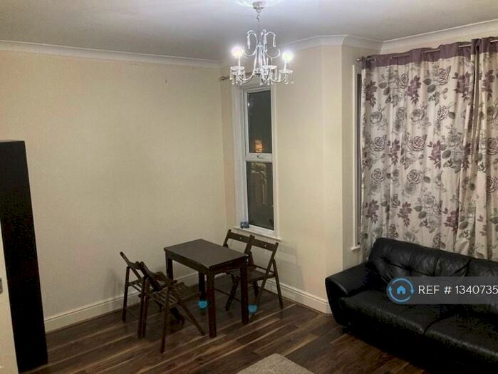 2 Bedroom Flat To Rent In Walthamstow, London, E17