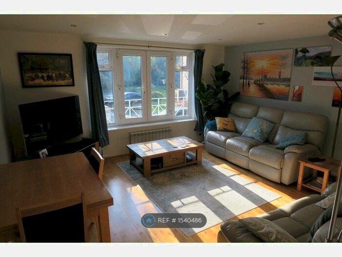 2 Bedroom Flat To Rent In Lynden Hyrst, Croydon, CR0