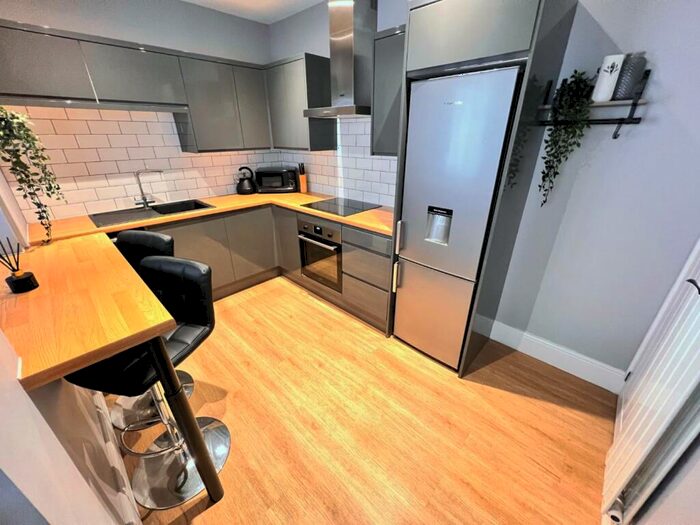 3 Bedroom Terraced House To Rent In Queen Street, Barry, CF62