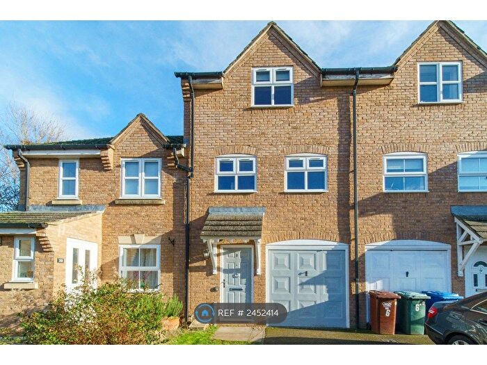 3 Bedroom Terraced House To Rent In Clover Mead, Bicester, OX26