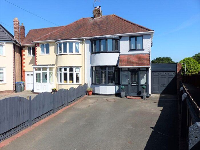 3 Bedroom Semi Detached House For Sale In The Grove, Great Barr, Birmingham., B43