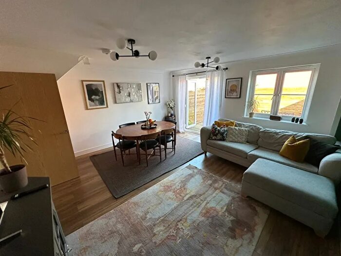 4 Bedroom Semi-Detached House To Rent In Collerne Street, Collerne Street, RM3