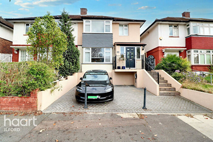 3 Bedroom Semi-Detached House For Sale In Wanstead Park Road, Ilford, IG1